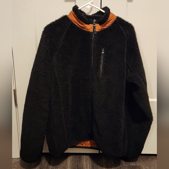 Used Everlane Medium The ReNew Fleece Bomber Jacket in Black - Picture 2 of 11